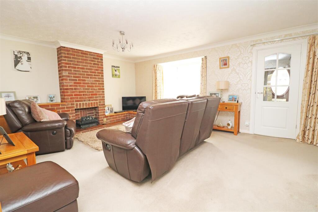 Harebell Drive, Witham photo 4