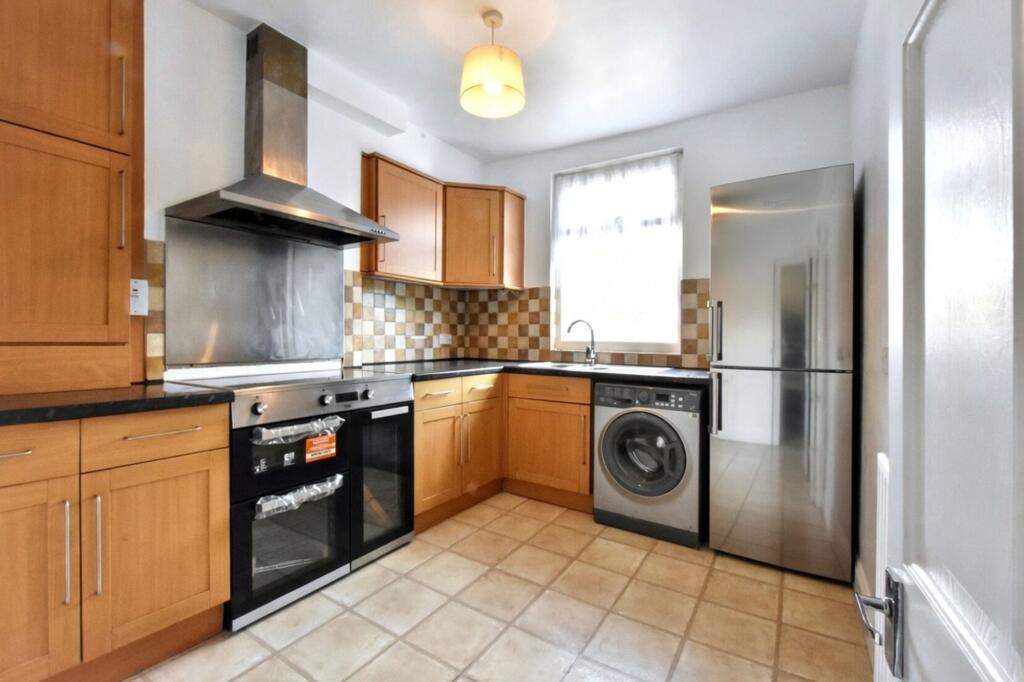 Claremont Avenue, New Malden, KT3 photo 3