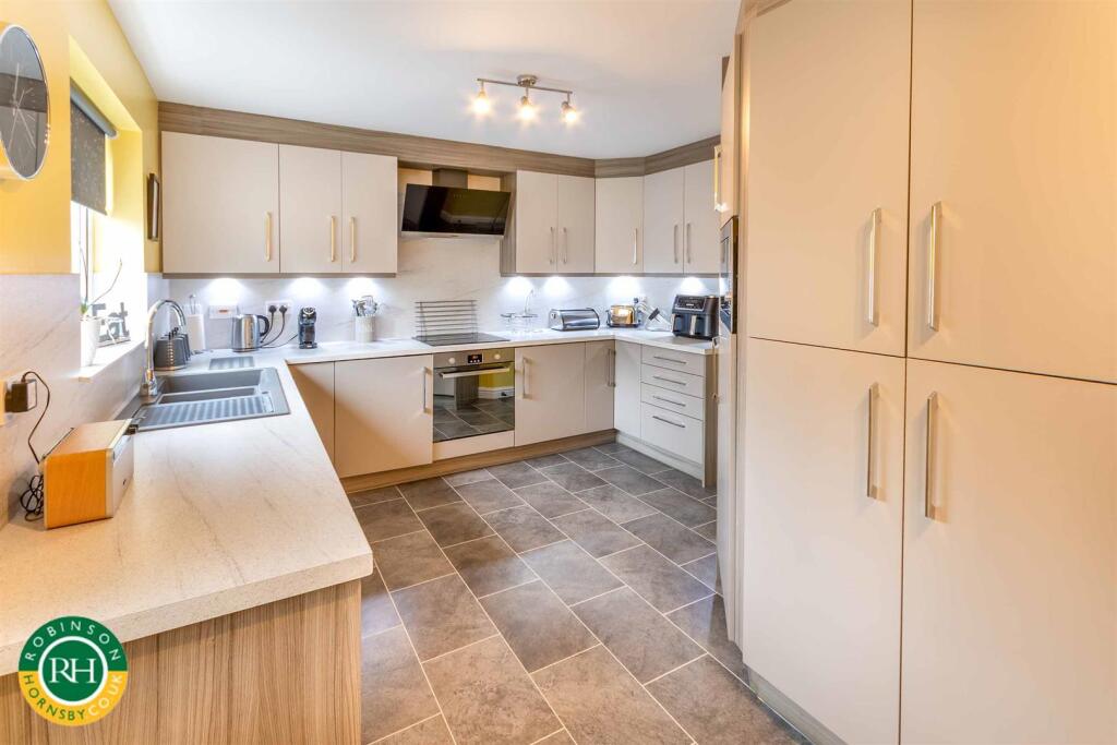 Brayton Drive, Balby, Doncaster photo 3