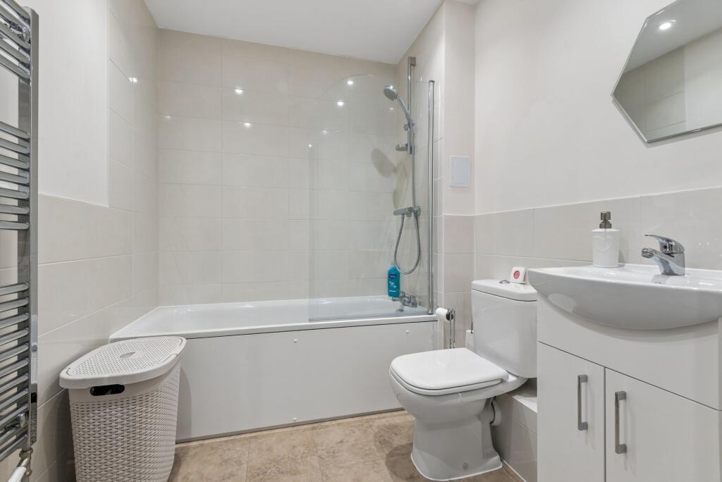 Apartment in Stevenage, Hertfordshire - View 4