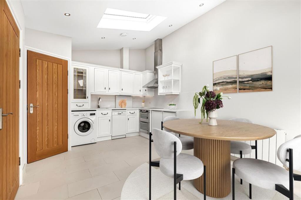House in London - View 3