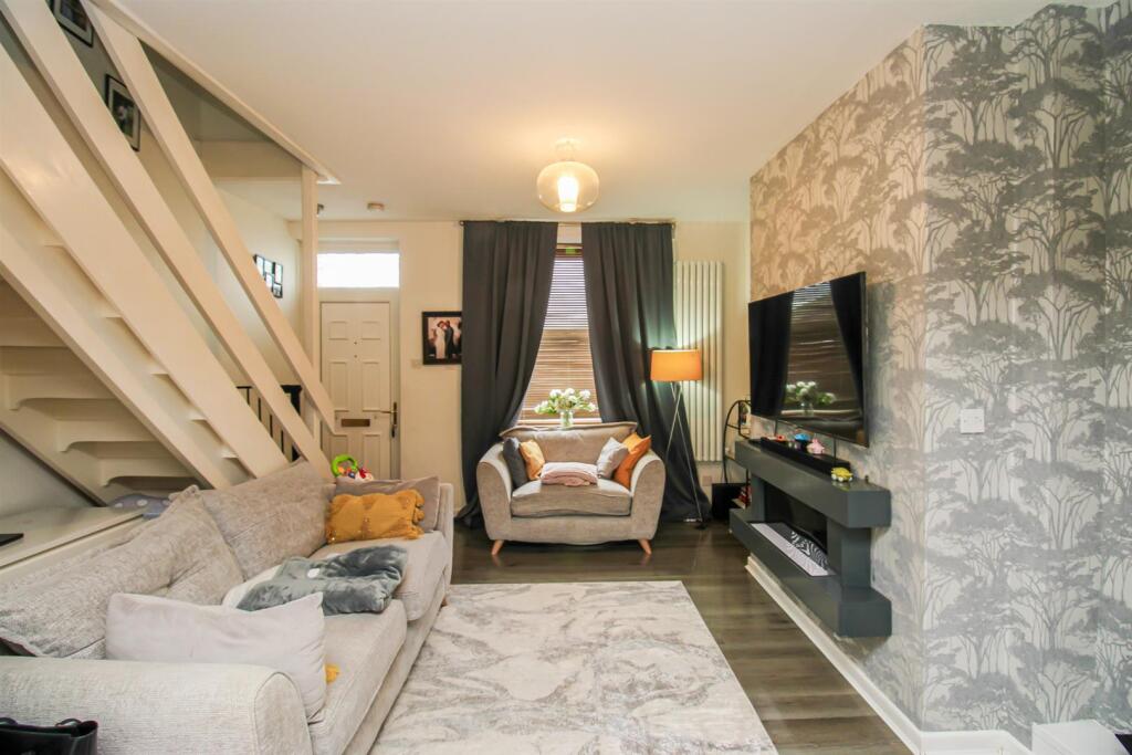 House in Leeds, Middleton - More