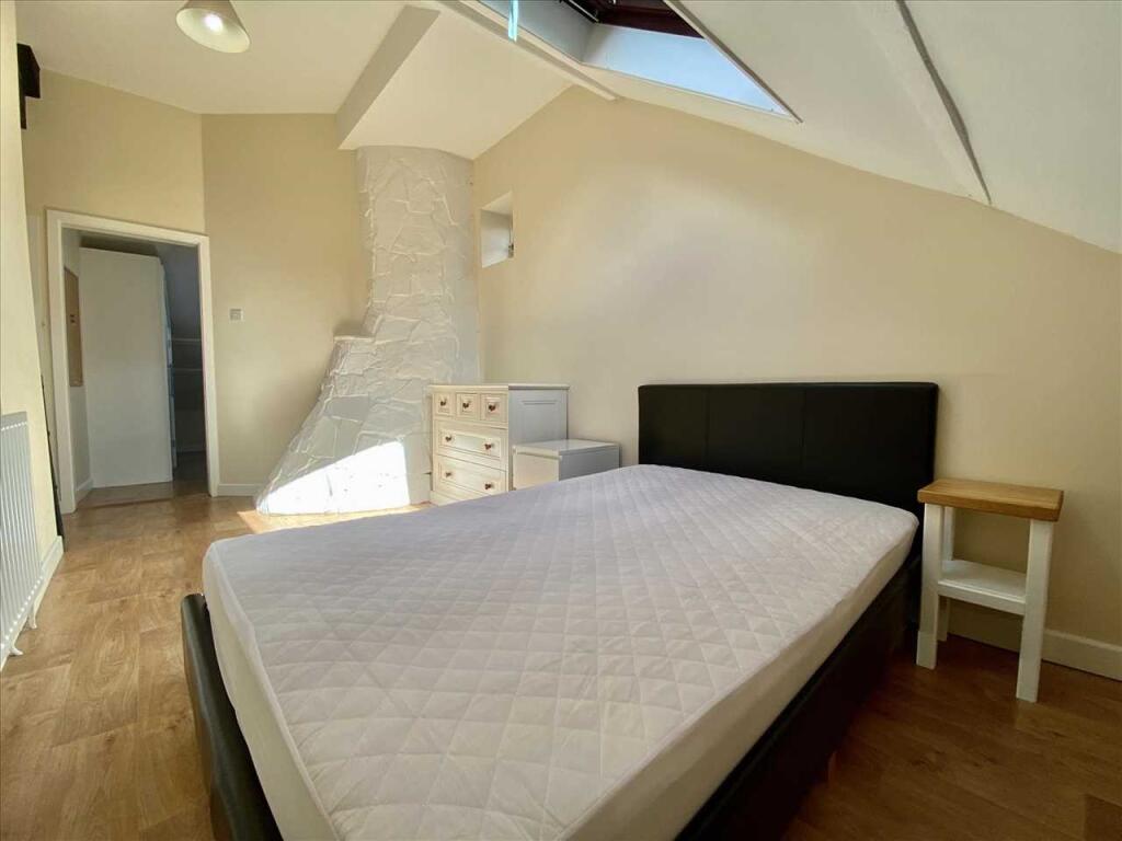 House in Plymouth, Mutley - More