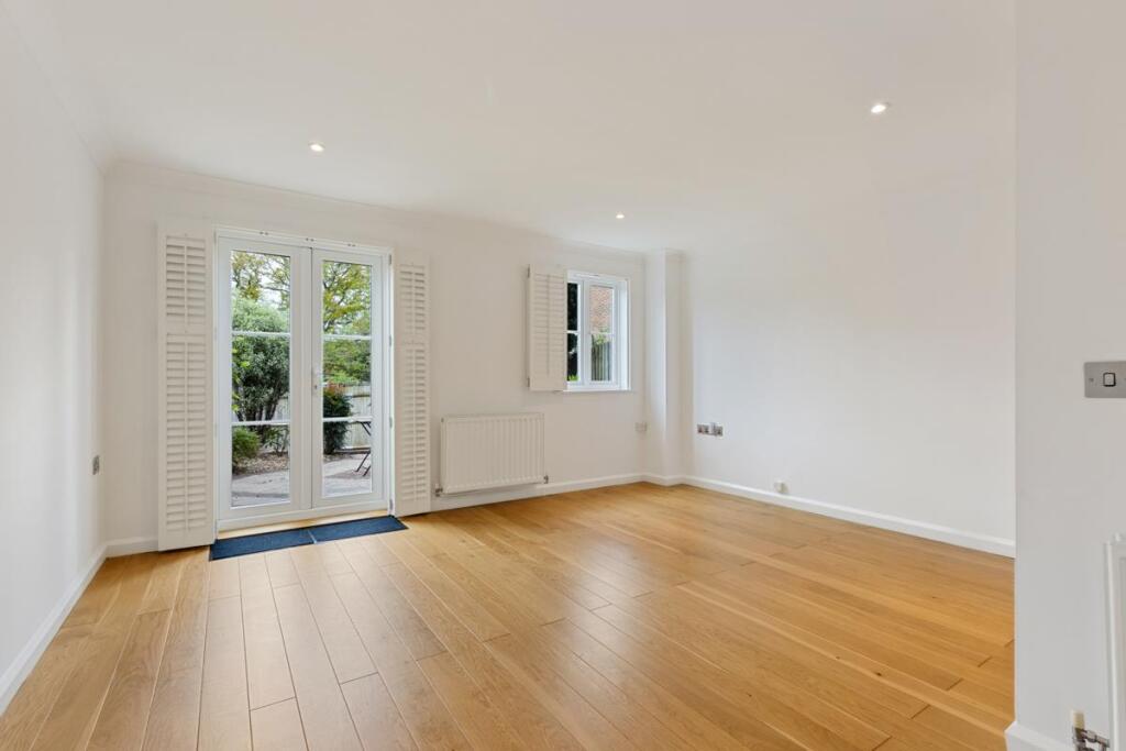 Collingwood Way, Petersfield photo 2