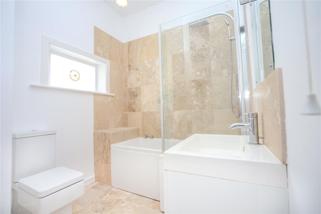 Apartment in Cheltenham, Gloucestershire - View 4
