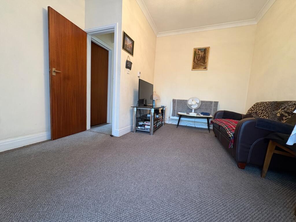 Apartment in Southend-on-Sea - View 4