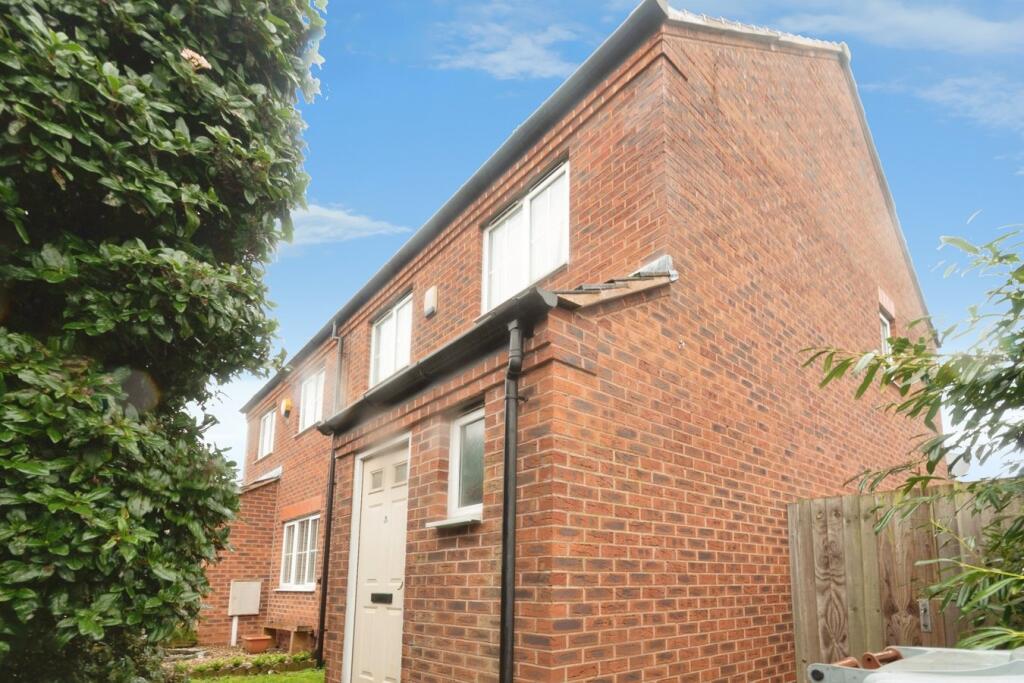 Main image of property: Gainsford Crescent, Nottingham, NG5