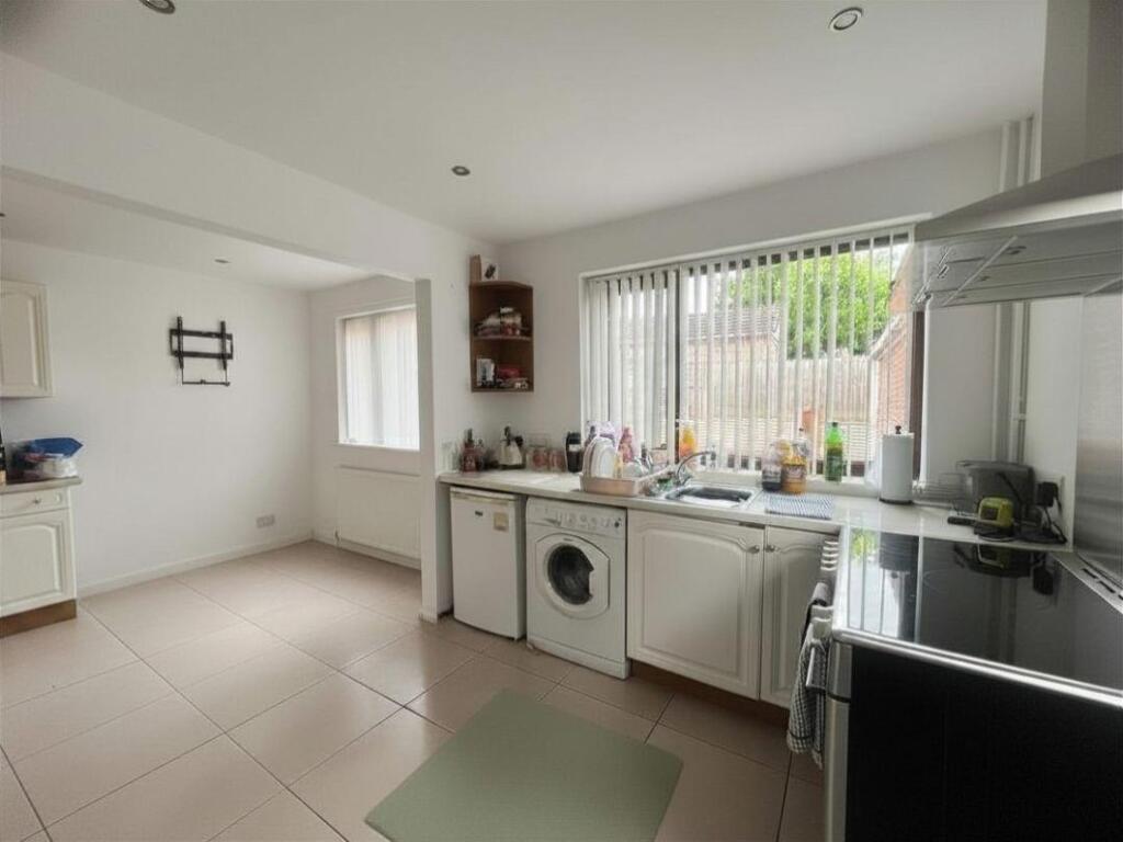 House in Gwersyllt, Summerhill - View 4