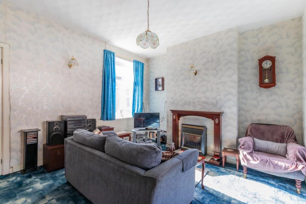 House in Llanbradach, Caerphilly - More