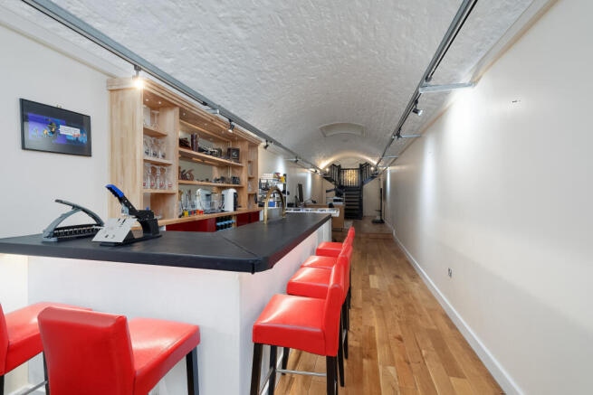 Entrance Gallery/Creative Workspace/Studio/Bar