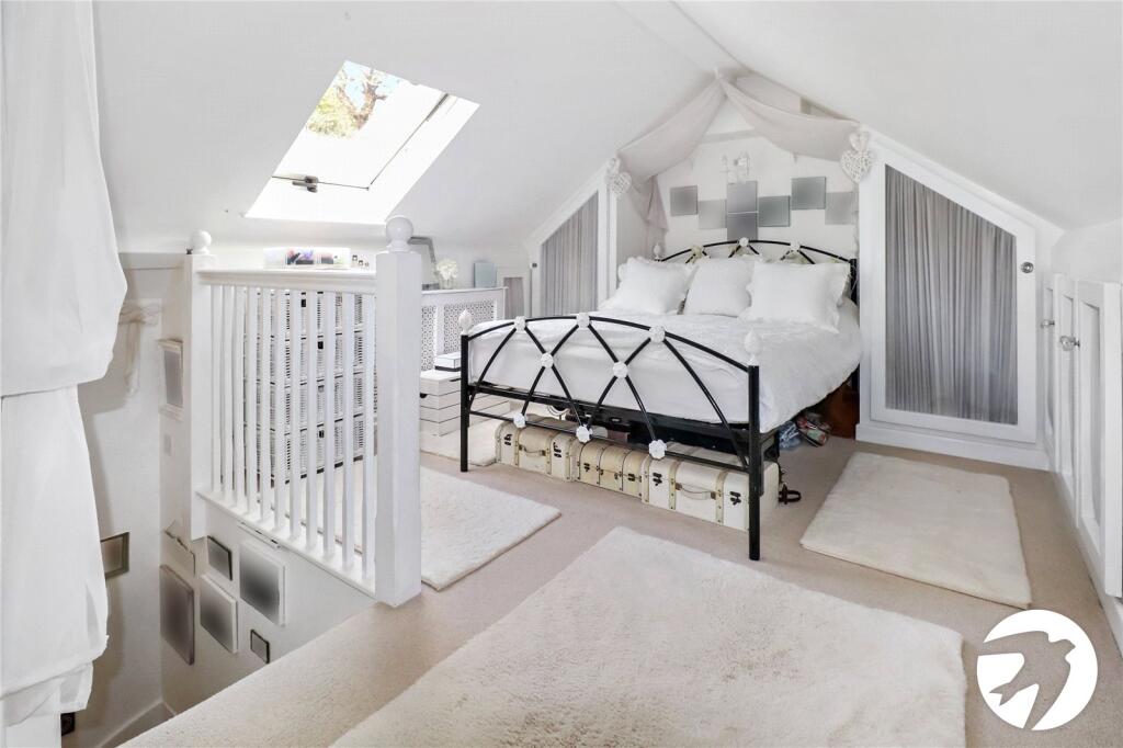House in Dartford - More