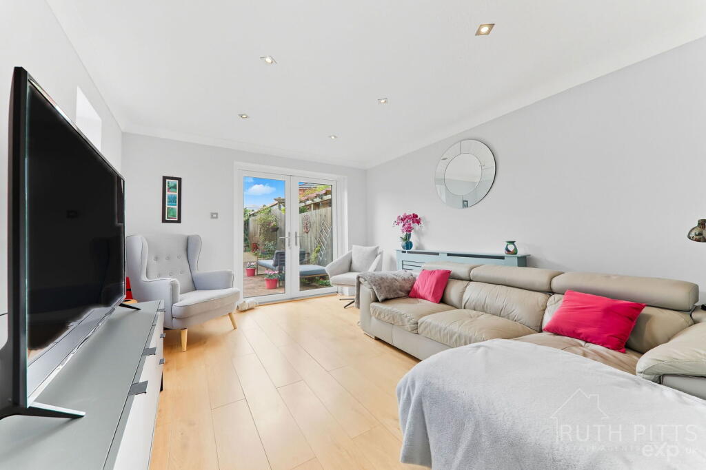 Poplar Grove, Pontefract, WF8 photo 2