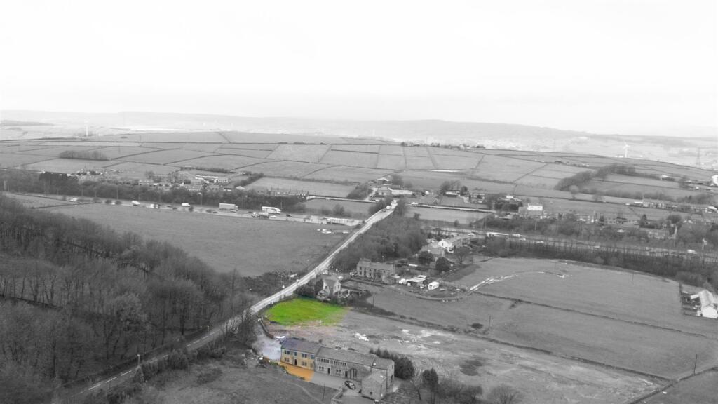 House in Huddersfield - View 5