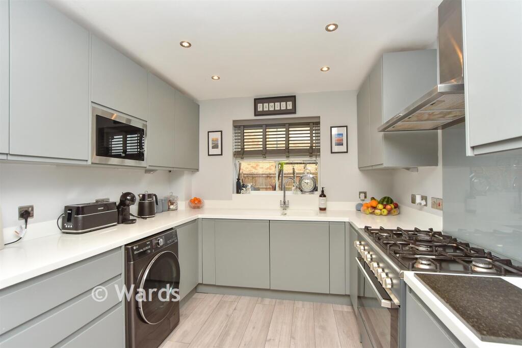 Cardigan Close, High Halstow, Rochester, Kent photo 3