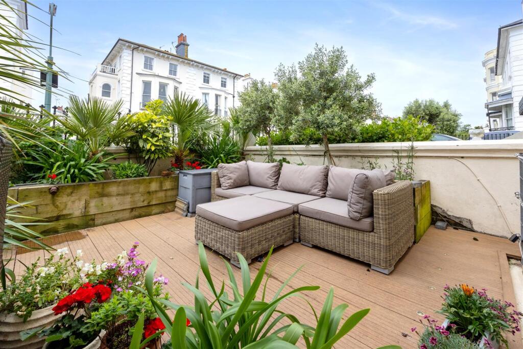 Apartment in Hove, Brunswick - View 4