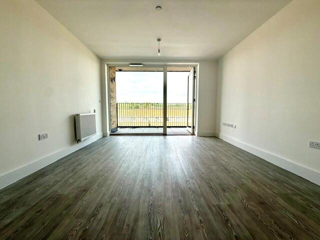 Apartment in Ilford - View 3