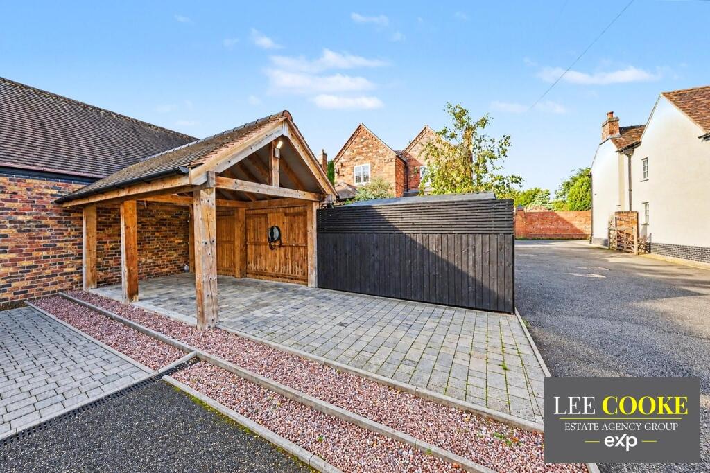 House in Stoke-on-Trent - View 4