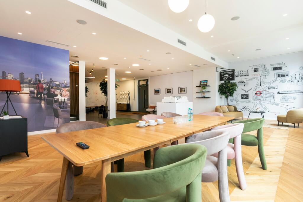 3 Islington High Street 6.jpg