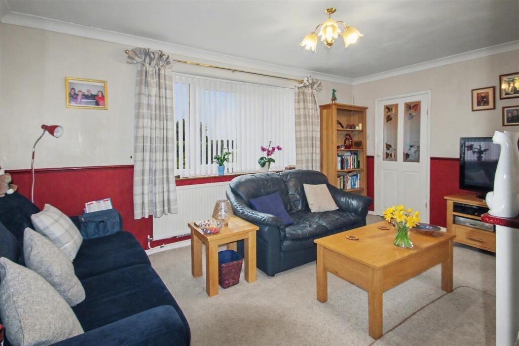 Alexander Road, Irthlingborough, NN9 5UY photo 2