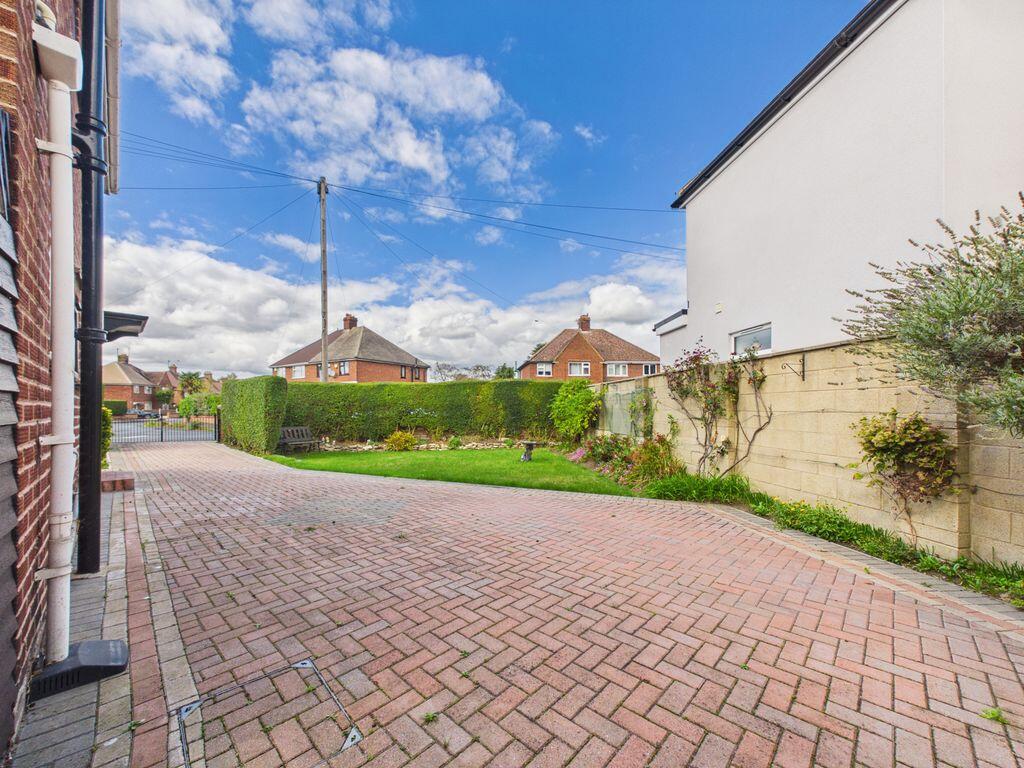 House in Tewkesbury, Churchdown - View 4