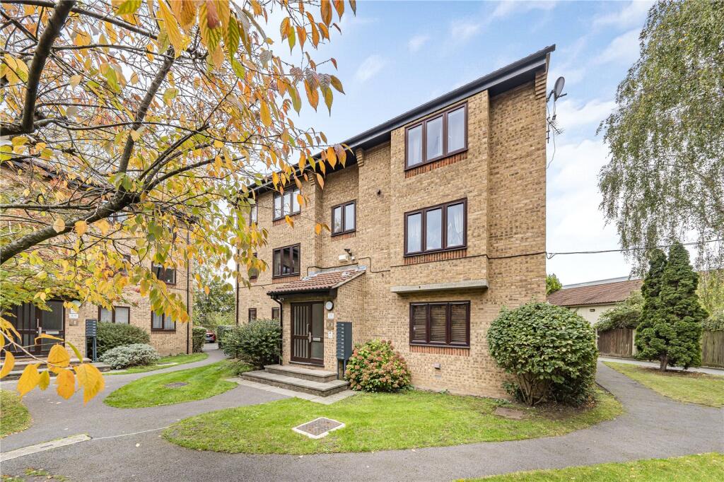 Studio flat on Gresham Way, Wimbledon, London, SW19, £235,000