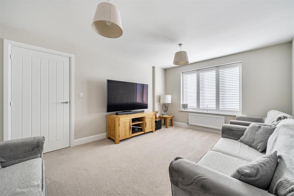 House in Arborfield Green, Barkham - View 2