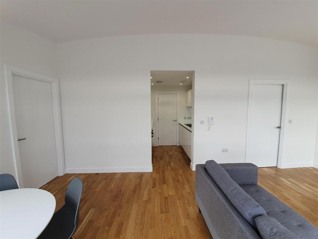 Apartment in Bradford - View 4