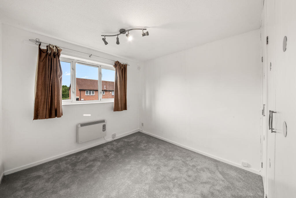 Apartment in Southall - More
