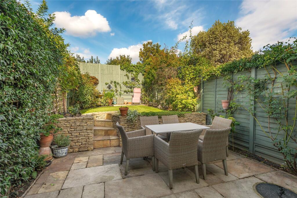House in London, Falcon Estate, Clapham Junction - More