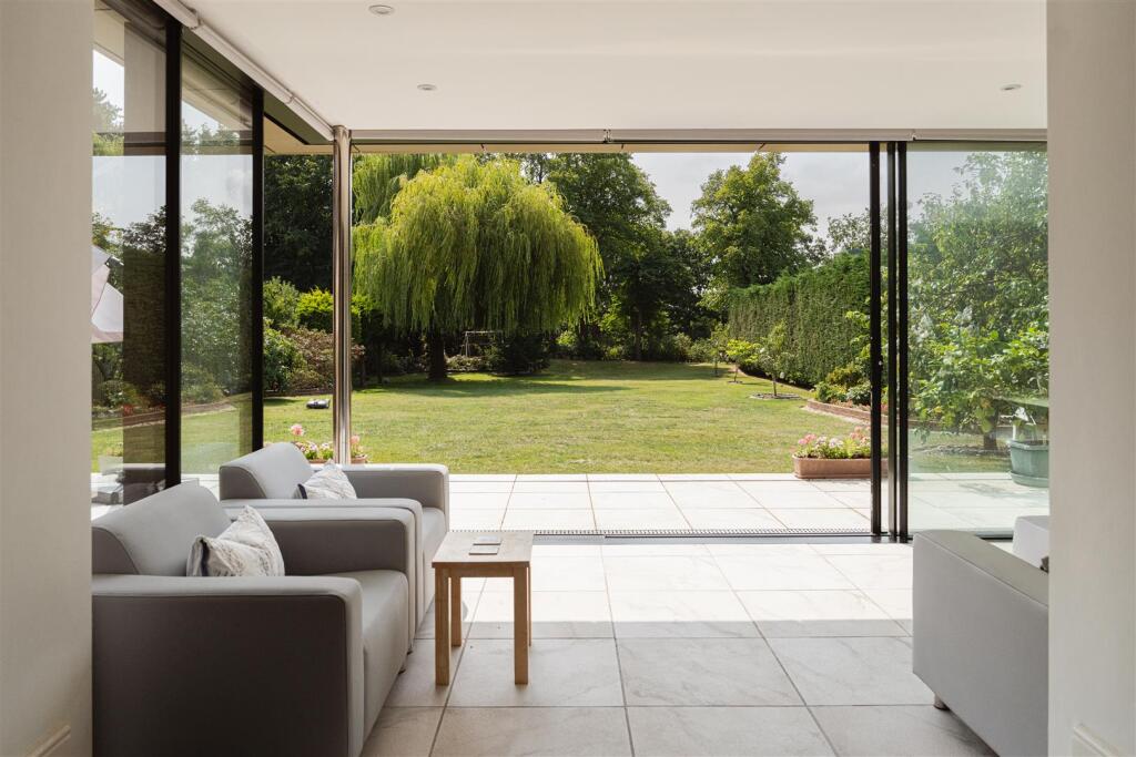 House in Reigate and Banstead, South Park - View 3