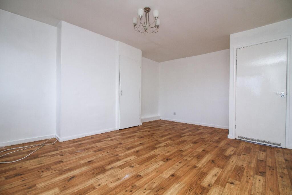 Apartment in North Tyneside, North East - View 3