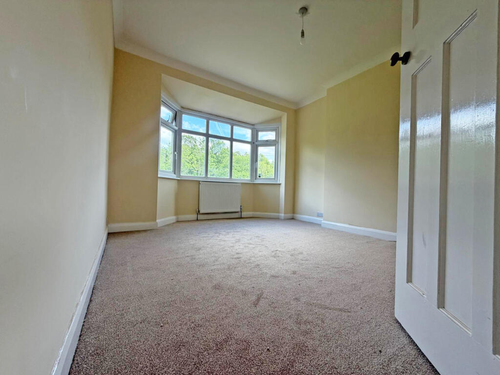 Roding Lane North, Woodford Green, Essex, IG8 photo 4