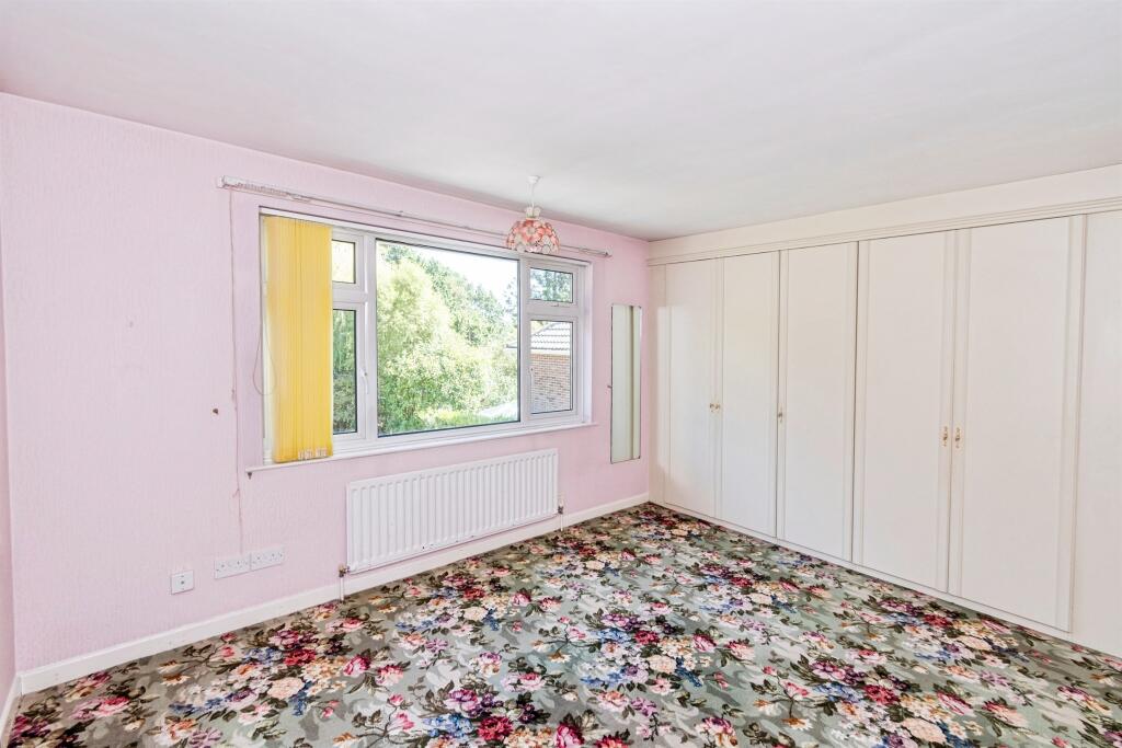 House in Eastleigh, Oakmount, Chandler's Ford - View 5