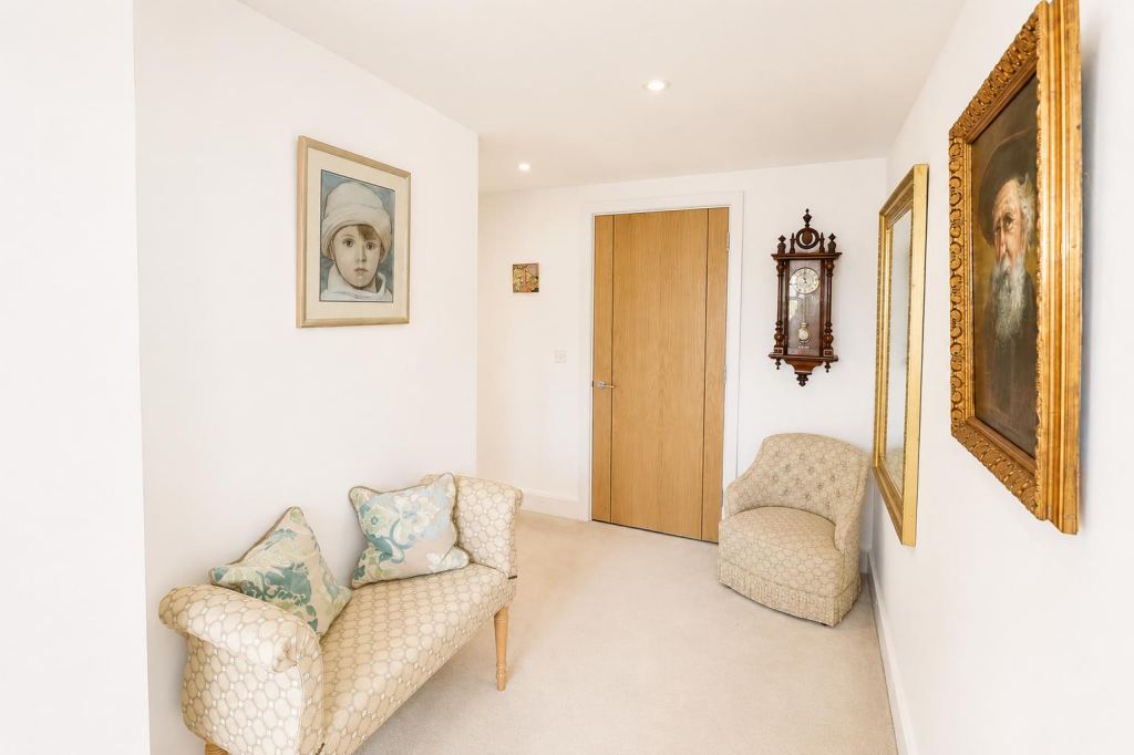 Apartment in Tonbridge - More