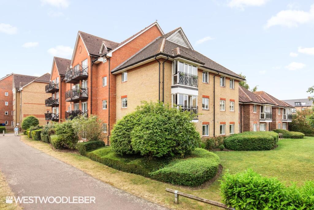 2-bed flat on Loxley Court, Ware - Direct River Views, £335,000