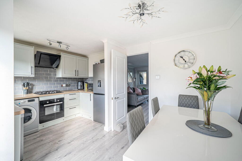 Arran Close, Oakley RG23 7LG photo 4