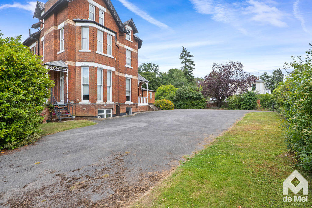 London Road, Charlton Kings, Cheltenham, GL52 photo 2