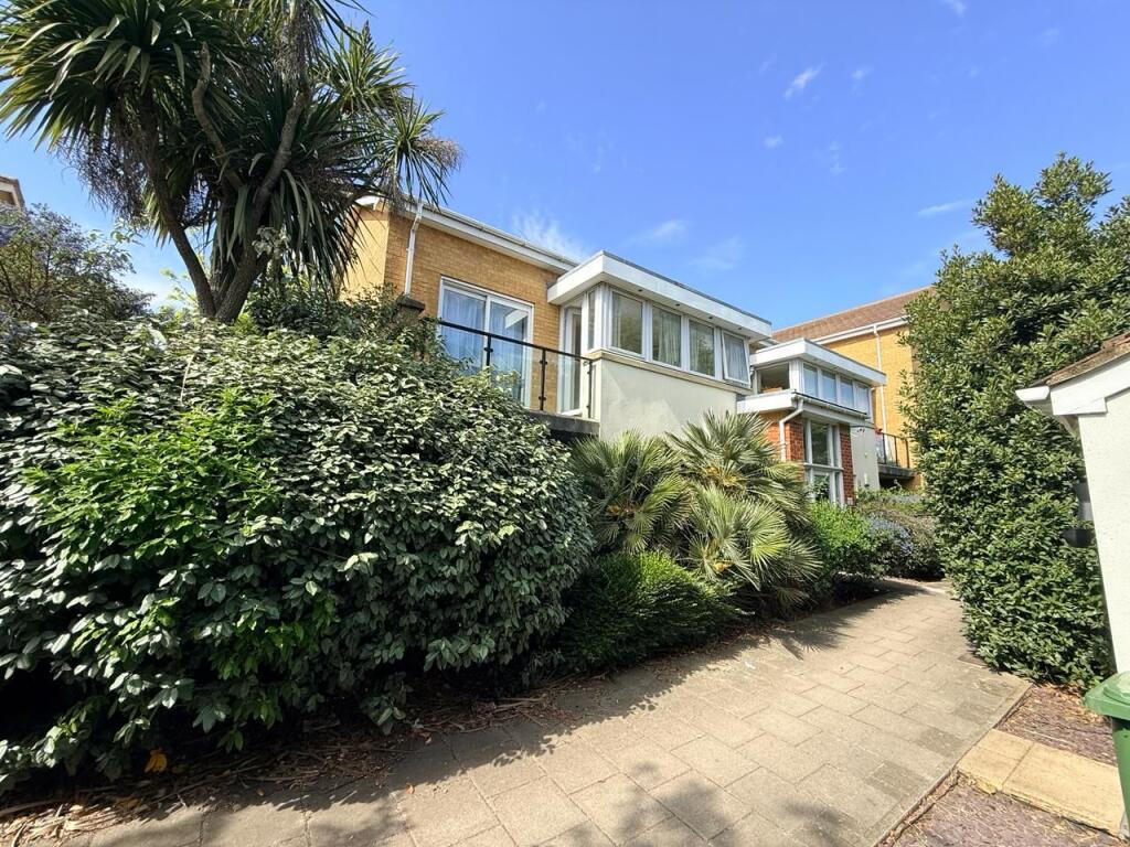 Main image of property: Pier Way, London, SE28