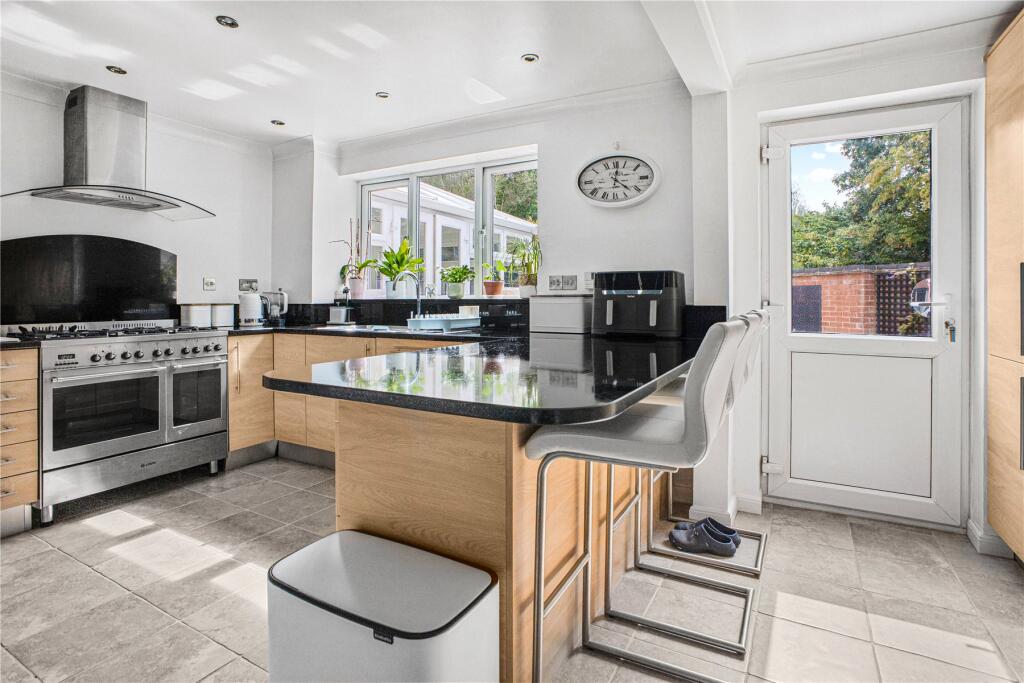 House in Surrey Heath, West End - View 4