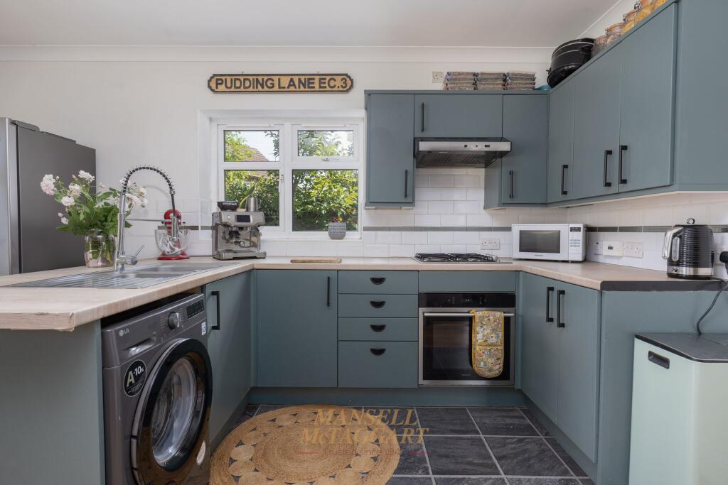 Horsham Road, Pease Pottage, RH11 photo 4