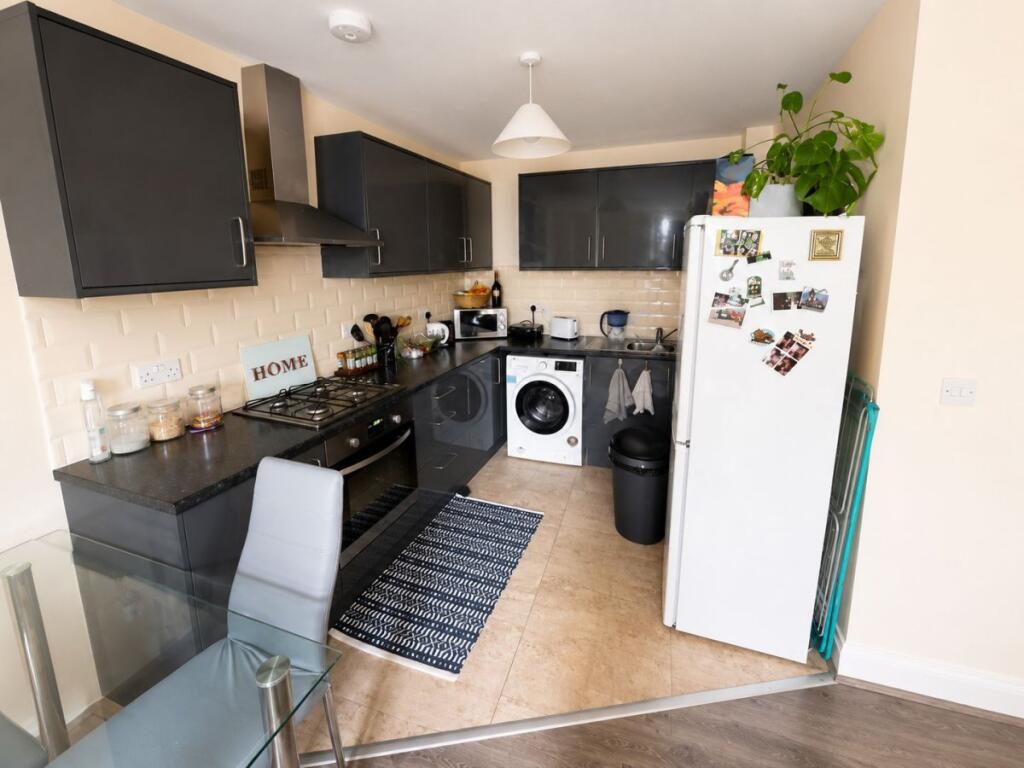 Apartment in Hemel Hempstead - View 2