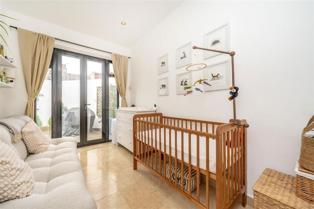 Apartment in London - More