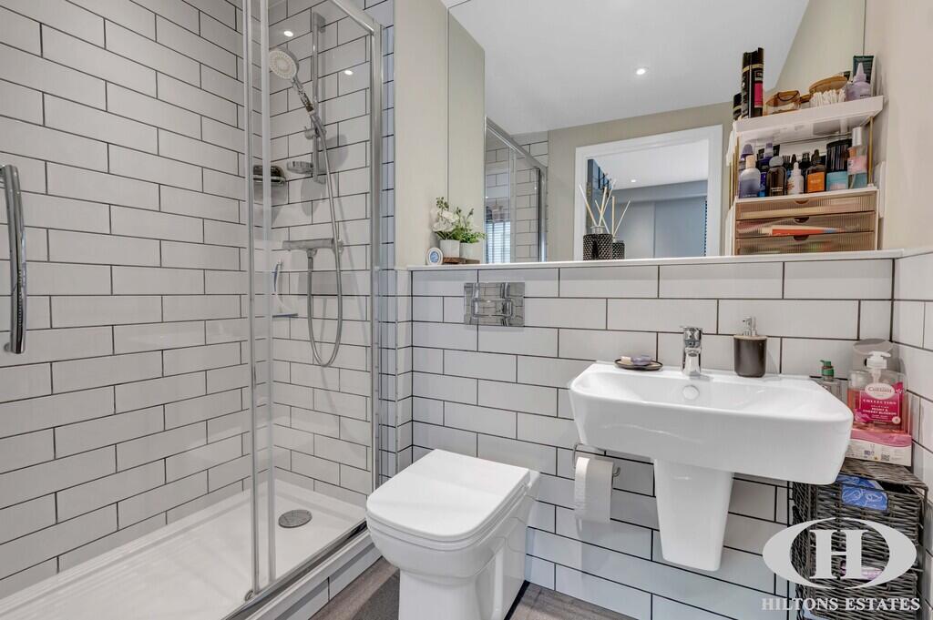 Apartment in Slough - More