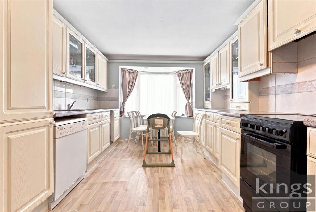 House in Welwyn Hatfield, Northaw and Cuffley - More