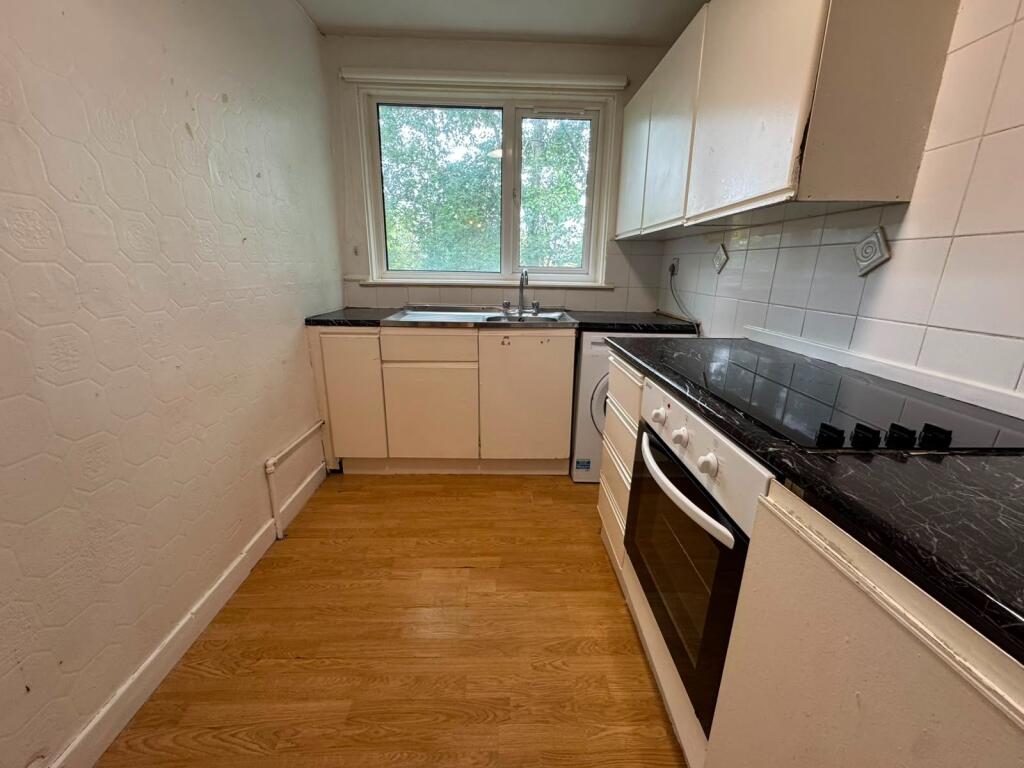 Apartment in Edinburgh, Murrayburn, Wester Hailes - More