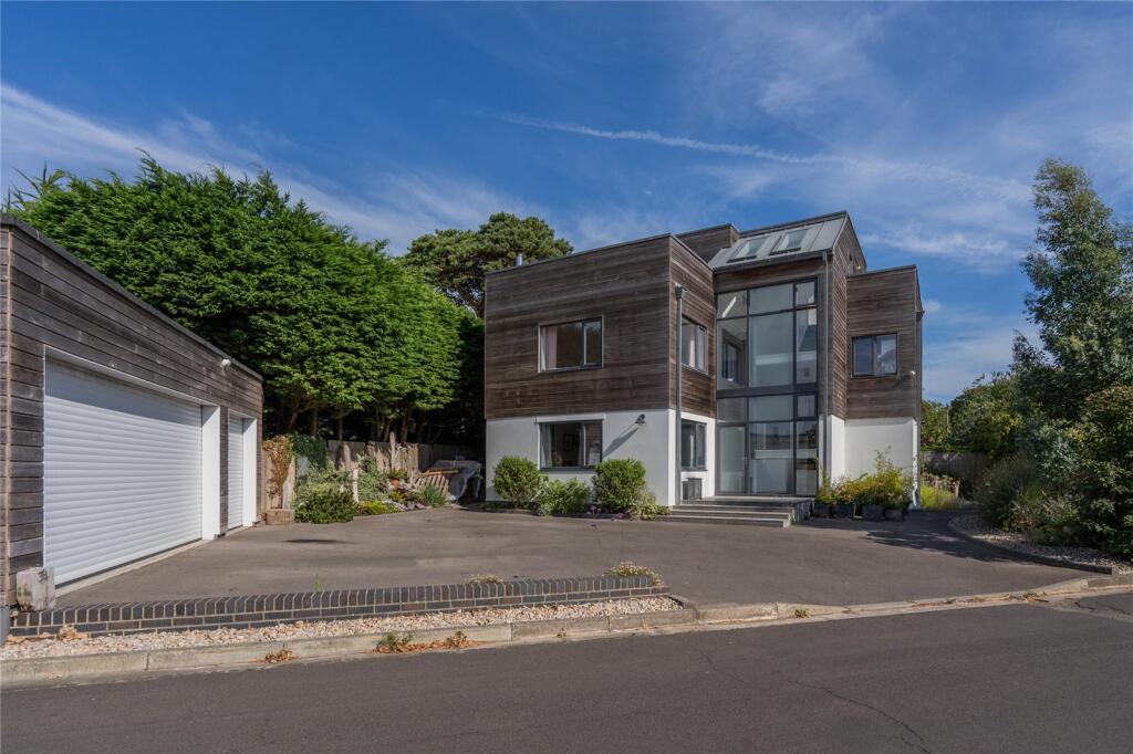 Main image of property: Wittering Road, Hayling Island, Hampshire, PO11
