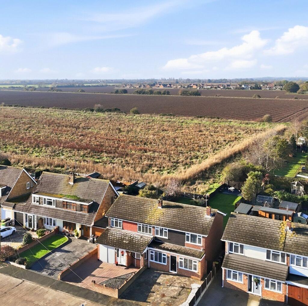 Conway Avenue, Great Wakering, Essex, SS3 photo 4