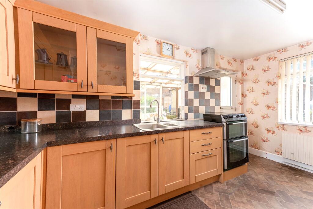 High Street, Harrold, Bedfordshire, MK43 photo 4