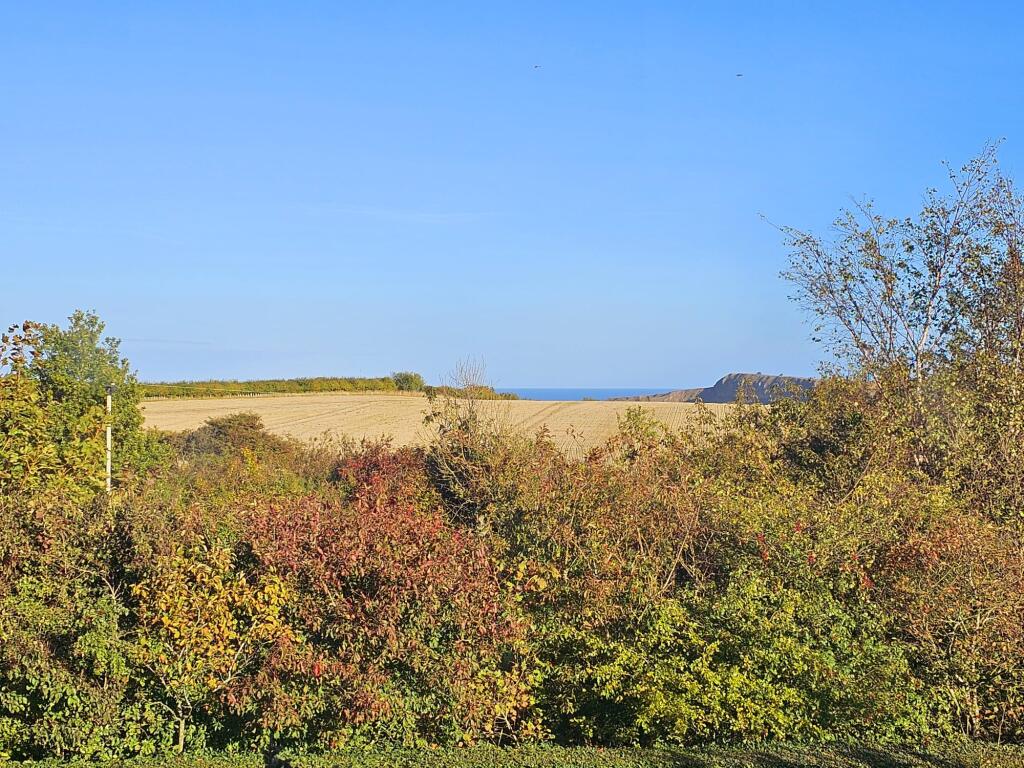 Middlefield Close, Osgodby, Scarborough, North Yorkshire photo 2
