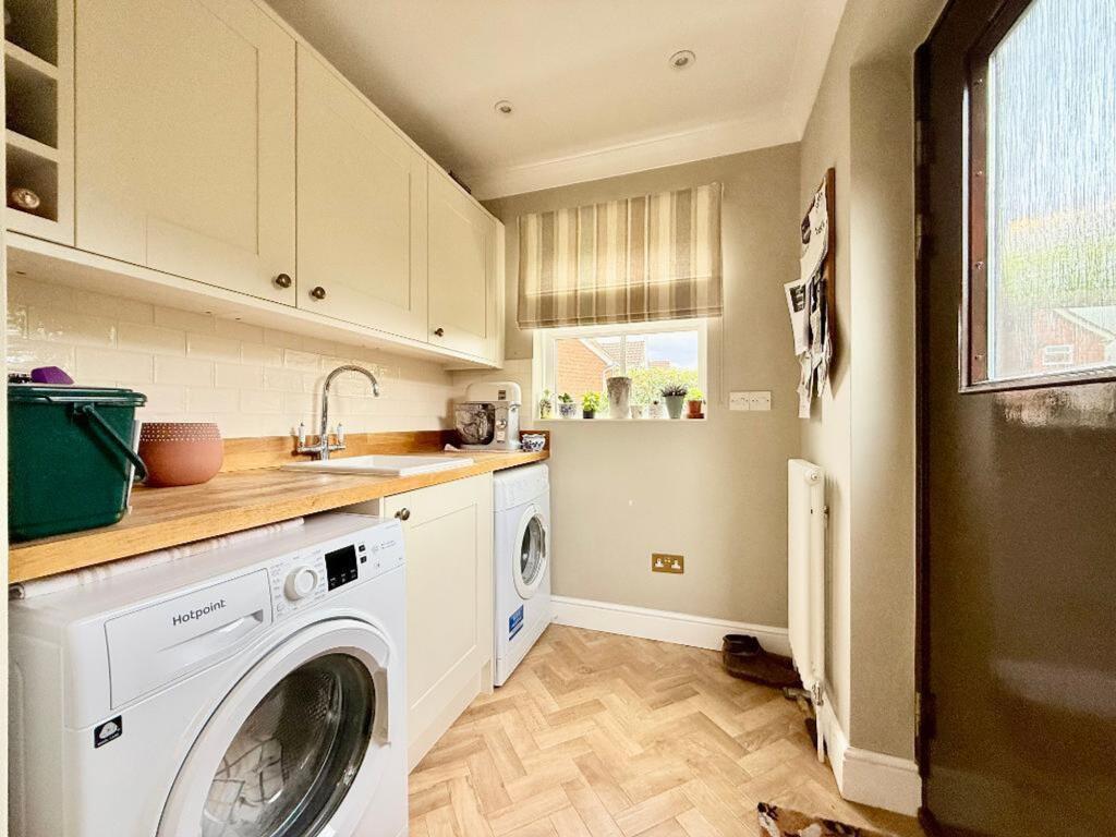 Saffron Close, Luton, LU2 - View 6